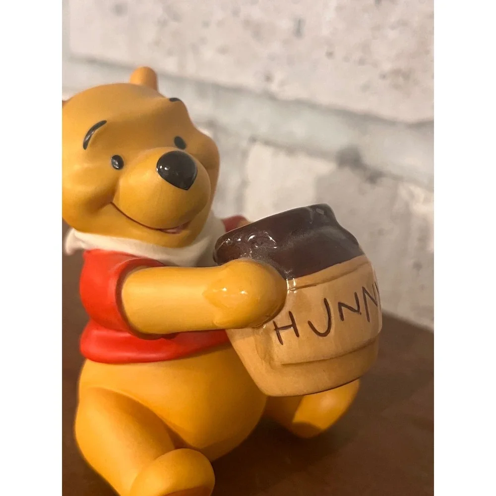 WDCC‎ 1996 Winnie the Pooh Time for Something Sweet Figurine - Picture 5 of 9